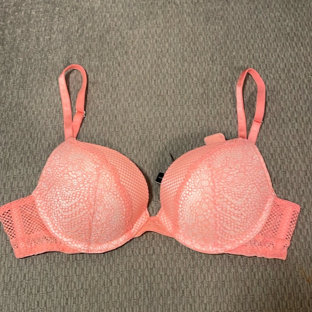 Victoria’s Secret very sexy push up bra size 32 B